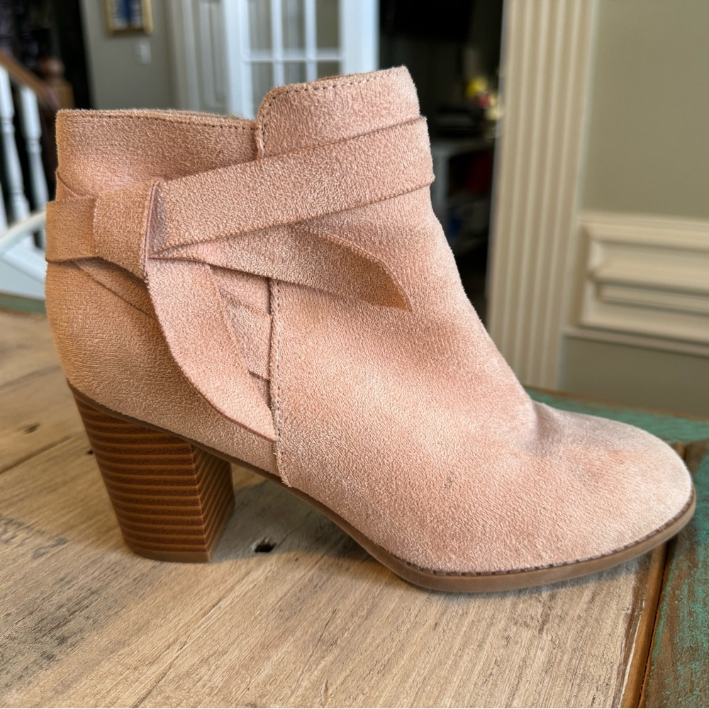Elegant Suede Ankle Booties - Blush